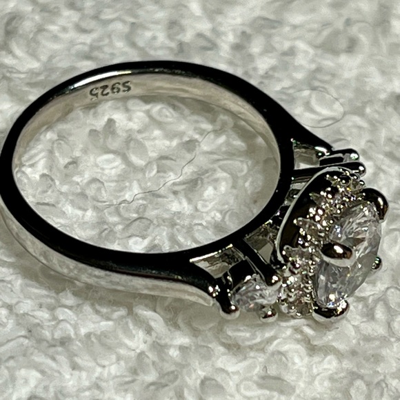 New halo ring with pretty accent stones sturdy not flimsy - Picture 3 of 10